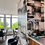 Xendala Panzio B&B 벌러토너커러처