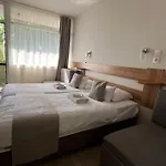 Xendala Panzio 벌러토너커러처